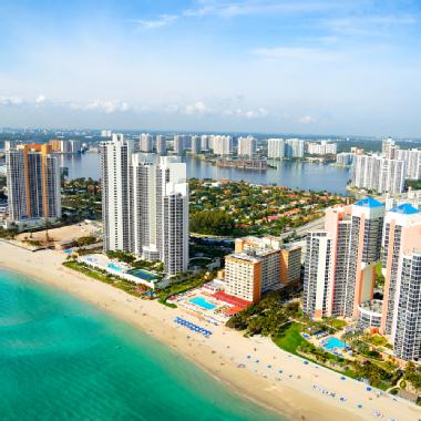 Miami: Desde 121,173 Puntos por noche (solo hospedaje)