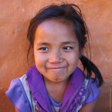 Koulutarvikkeet vuodeksi köyhän perheen lapselle Nepalissa