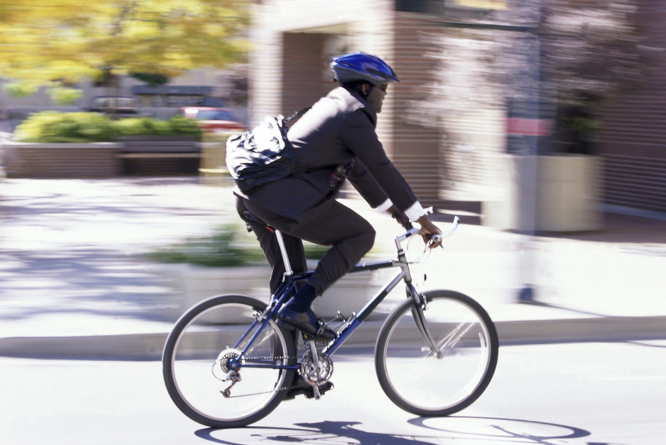 毎日の通学路、送り迎え、お買物など、日常の“もしも”からご家族全員をサポートする自転車保険。