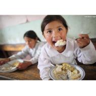 国連WFP 栄養不良の子ども10人に1日分の給食