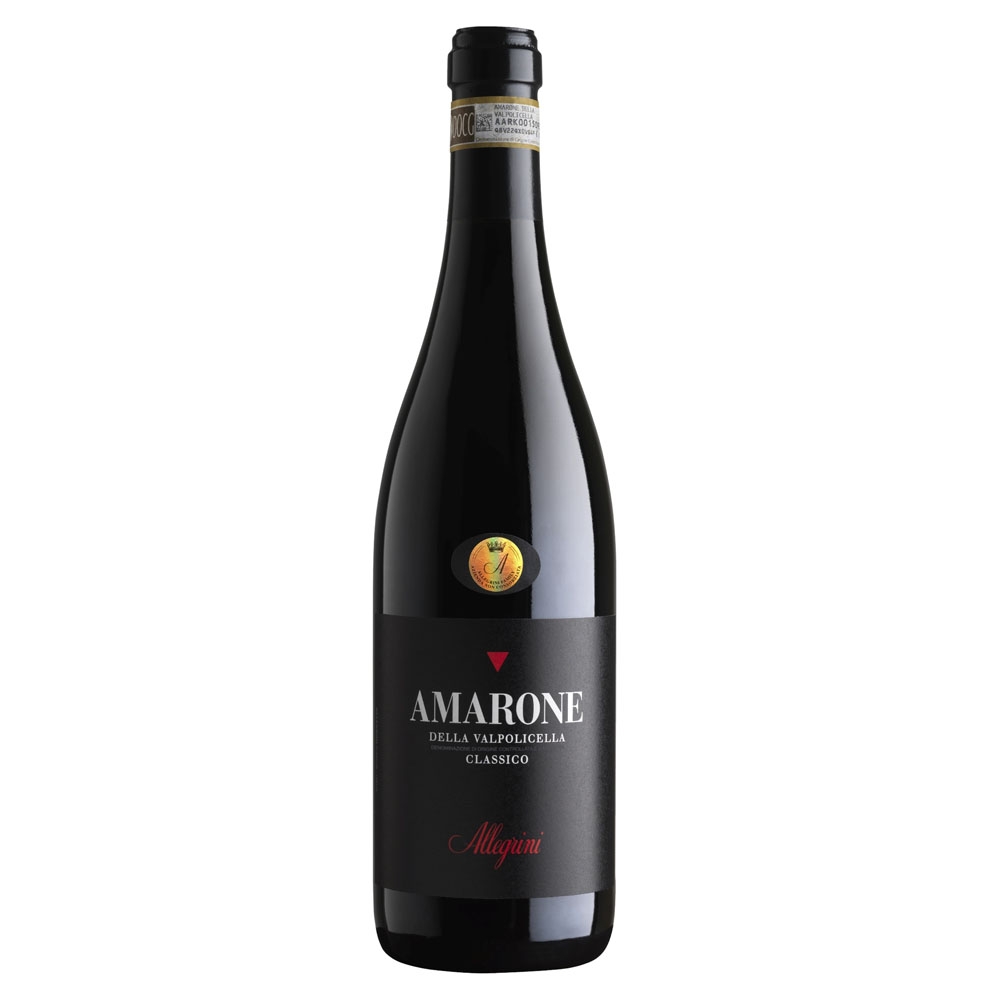 長年の研究で開発した製法で造るアマローネは、溢れんばかりの甘美なアロマと圧倒的な凝縮感が際立ち、他のワインにはない味わいです。