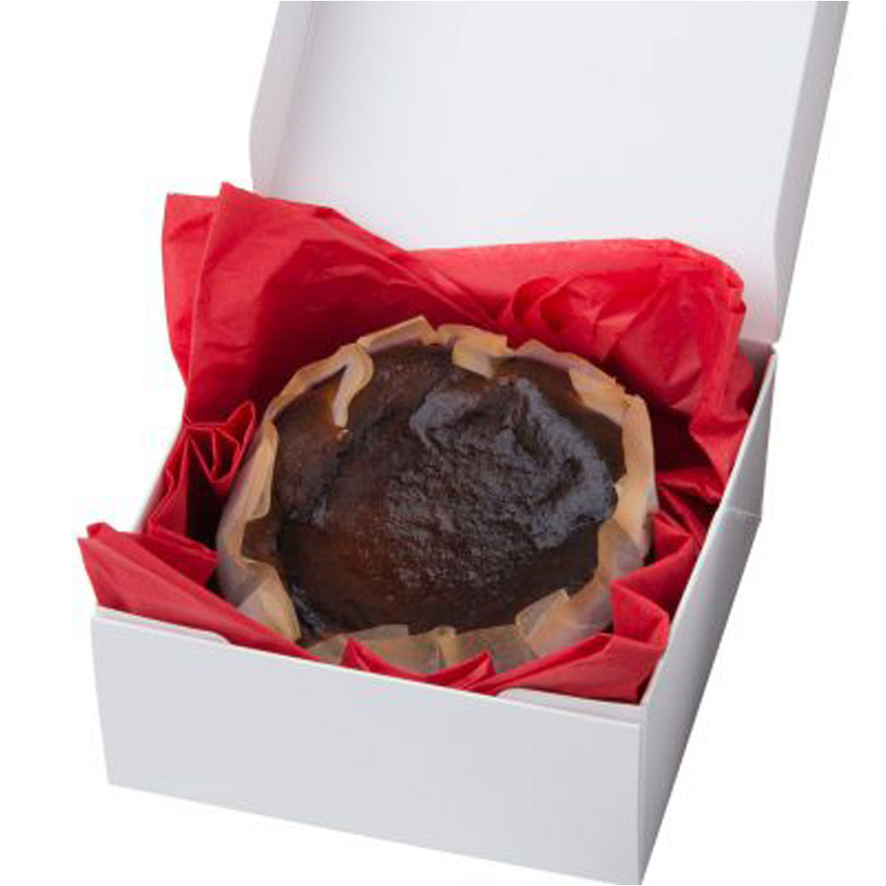 カオリーヌ菓子店の人気商品のバスクチーズケーキと、テリーヌショコラの2種類をセットにしました。