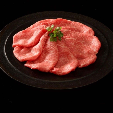 世界の舌を魅了する神戸ビーフの鮮やかなさしと濃厚な風味満点のカタ肉と希少部位ロース・ばら焼肉セット、是非ご賞味ください。