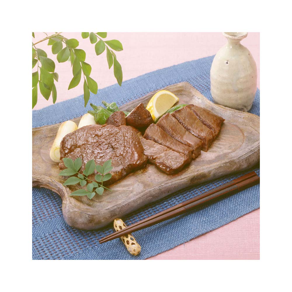 脂肪の少ないモモ肉の中でも霜降りでステーキに適した部位を使用。