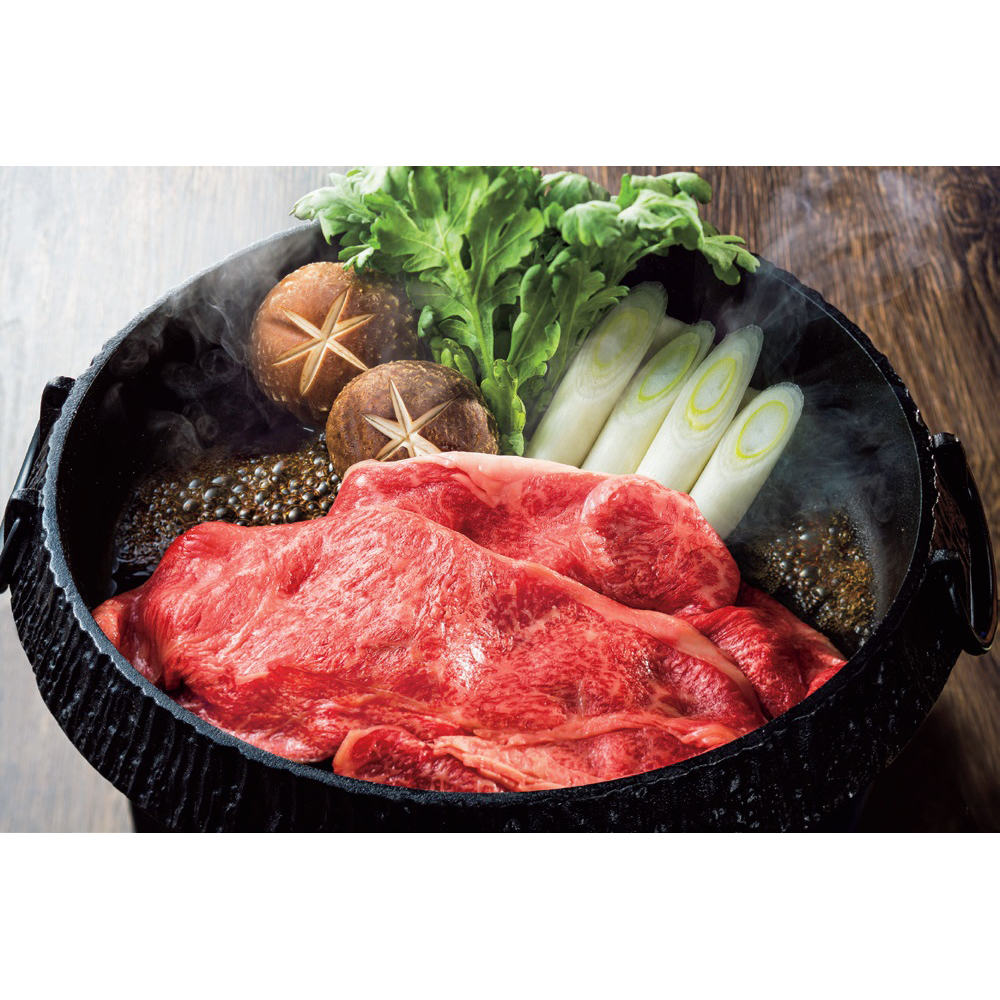 日本三大銘柄牛の中でも特に有名な「松阪牛」をすき焼用ともも肉焼肉用に詰合せ致しました。