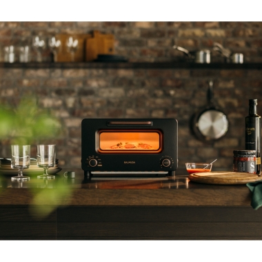 サラマンダーモードのプロの火入れで、パンも料理も、もっとおいしく。BALMUDA The Toaster Proが、ご自宅での調理の幅を広げます。