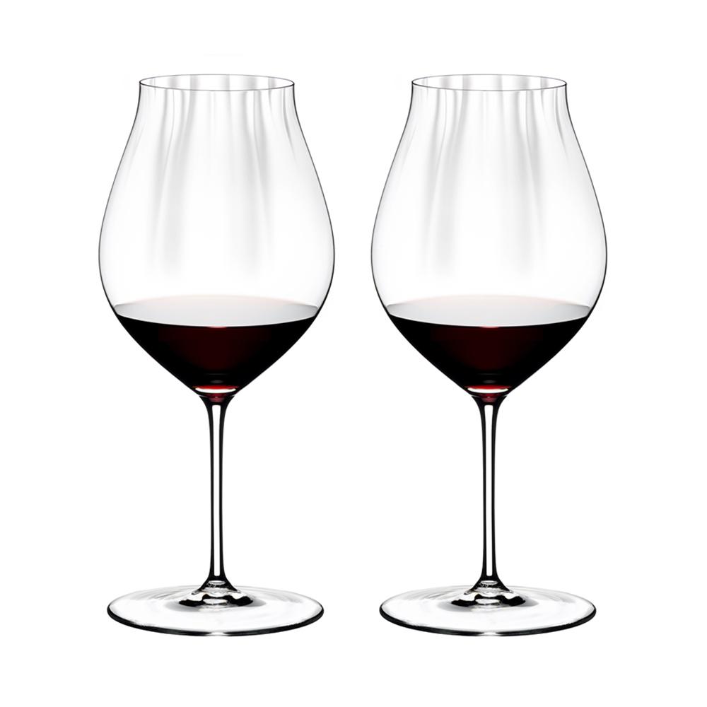 <パフォーマンス シリーズ>は、その哲学を踏襲したブドウ品種別のボウル形状を備えているだけでなく、リーデルグラス初の光学効果を取り入れた全く新しい輝きが特徴です。