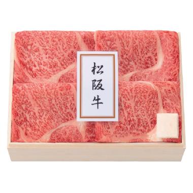 長期肥育の中で、選り抜きの飼料と行き届いた管理から生まれる肉の芸術品「松阪牛」の上部位ロース肉をすき焼や焼肉でご堪能ください。